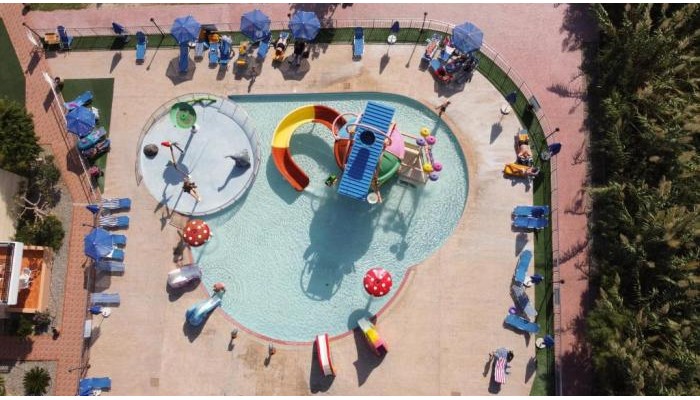 Chrispy Waterpark Resort poza 17