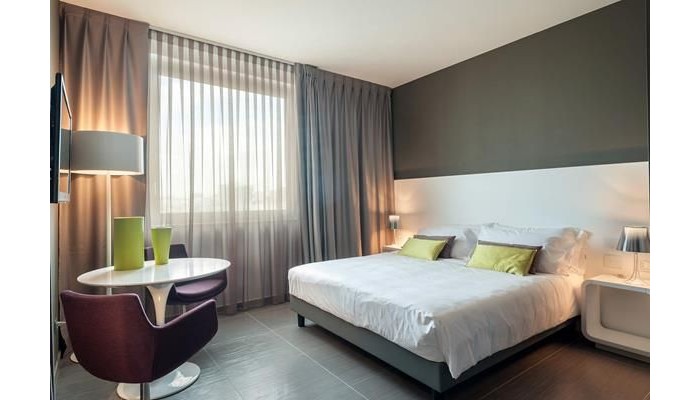 8piuhotel poza 0