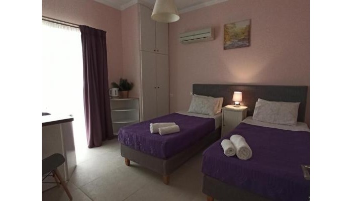 Babis Studio Apartments poza 4