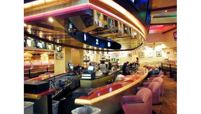 Crowne Plaza Commerce Casino Hotel poza 2