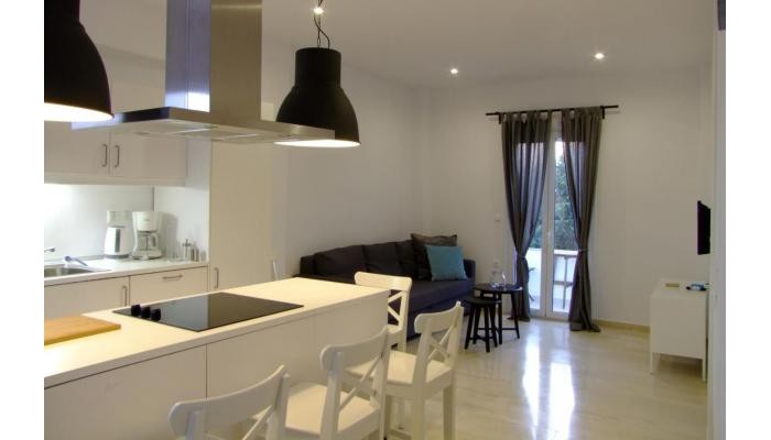 Helios Studios & Apts poza 2