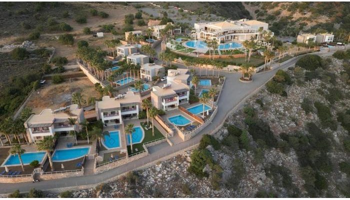 The Noverian Scenic Hilltop Villa Resort & Spa poza 1