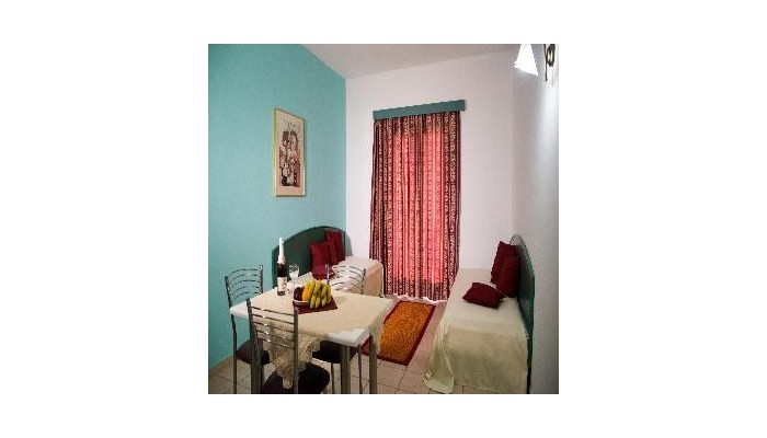 Theoni Apartments poza 1