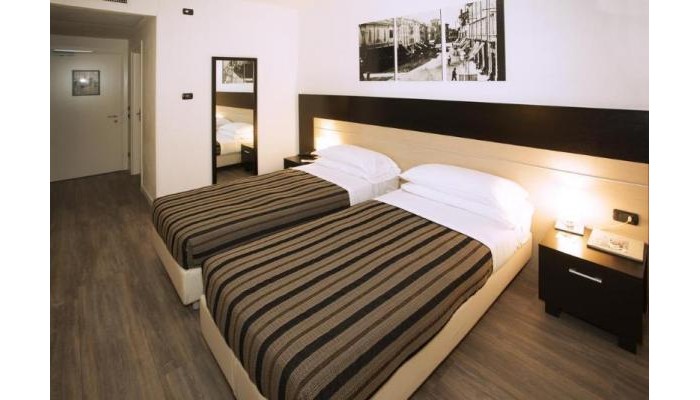 Hotel Carpi poza 1