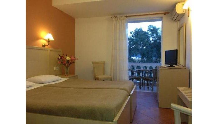 Three Stars Beach Hotel poza 4