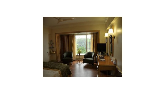 Hotel Ramada Palm Grove poza 2