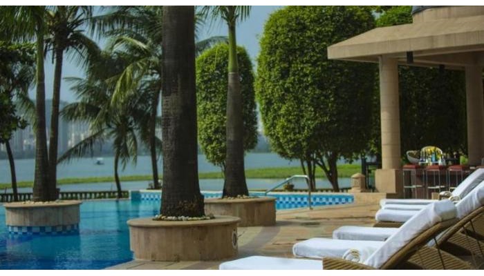 Renaissance Mumbai Hotel & Con poza 2