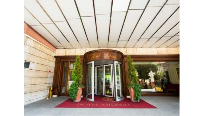 Hotel Milenij poza 12