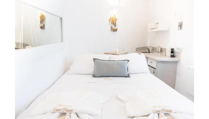 Pensiune Kalamia Cave House poza 10
