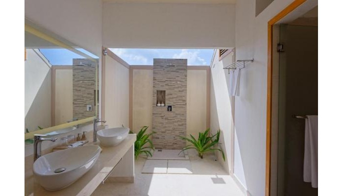 Hotel Brennia Kottefaru Maldives poza 7