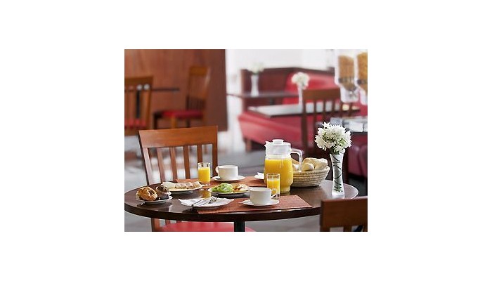 Hotel Ibis Santiago Estacion Central poza 7