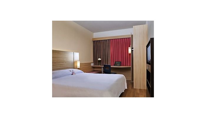 Hotel Ibis Santiago Estacion Central poza 2