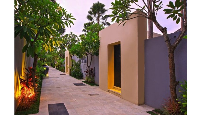 Hotel The Seminyak Suite Private Villa poza 5