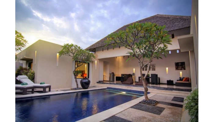 Hotel The Seminyak Suite Private Villa poza 2