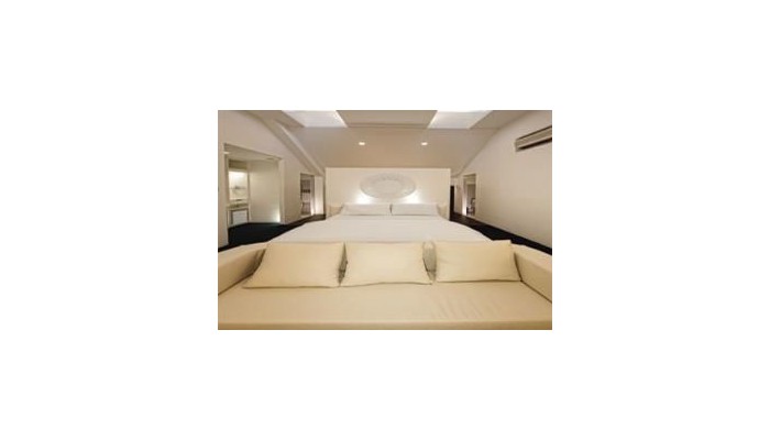 Porcelain Hotel poza 3