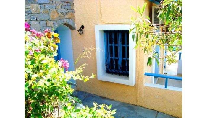 Corina Apartments poza 5