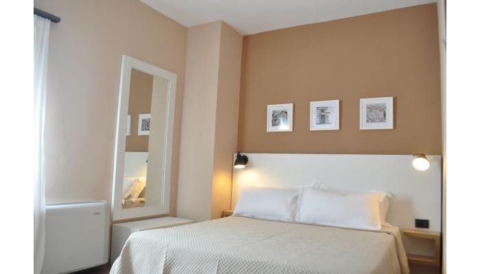 Oda Hotel Tirana poza 5