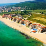 poza Petreceți vacanța de 1 mai pe plaja din stațiunea Obzor