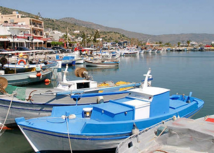poza Agios Nikolaos - orașul în care modernul se combină în mod armonios cu tradiționalul 
