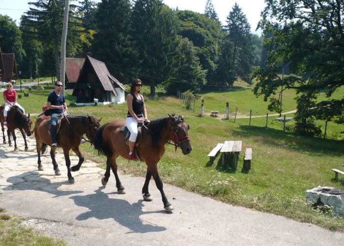poza Poiana Brașov - o destinație de vacanță încântătoare, indiferent de sezonul în care alegeți s-o vizitați
