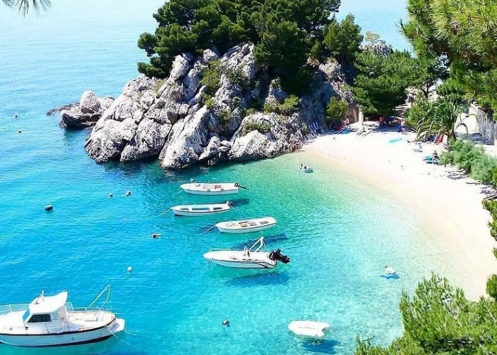 poza  Brela - una dintre cele mai frumoase destinații de vacanță din Croația