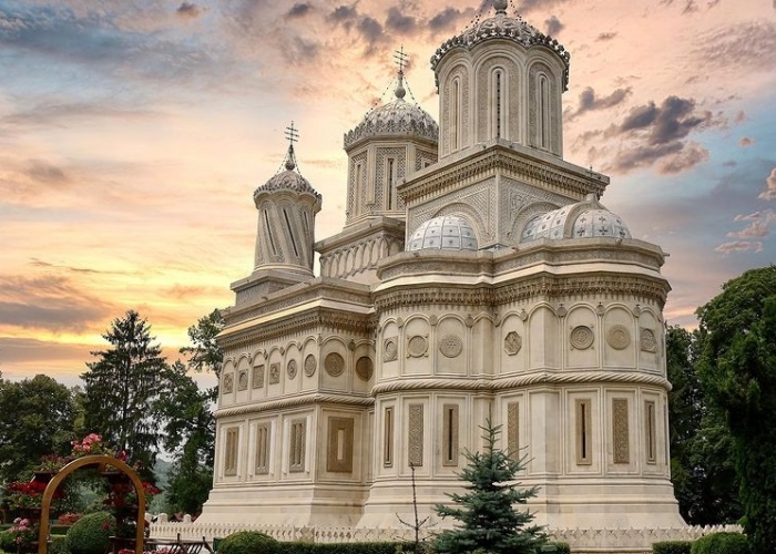 poza Bucurați-vă de un sejur interesant în Curtea de Argeș