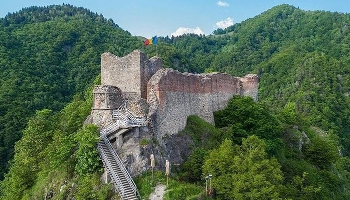 poza Bucurați-vă de un sejur interesant în Curtea de Argeș