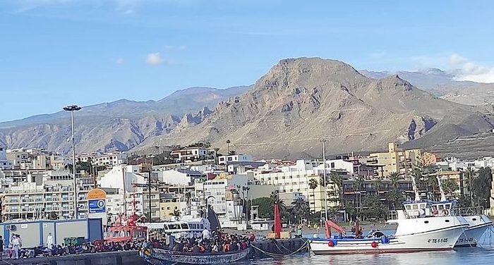 poza Sejur în Los Cristianos, una dintre cele mai populare stațiuni din Tenerife 