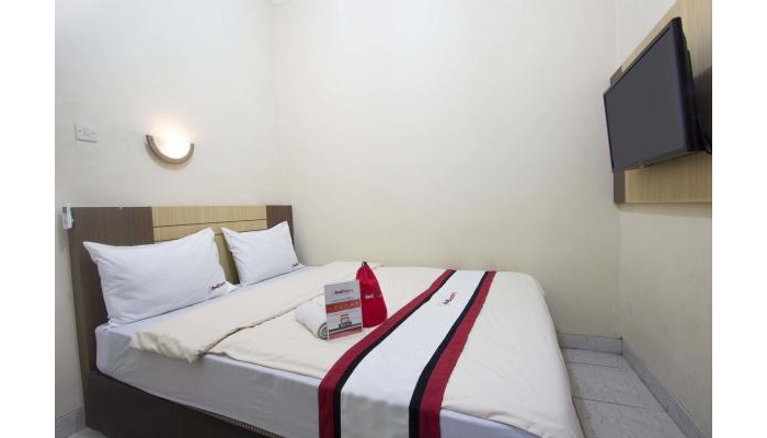 Hotel Reddoorz Near Stadion Mandala Krida poza 8
