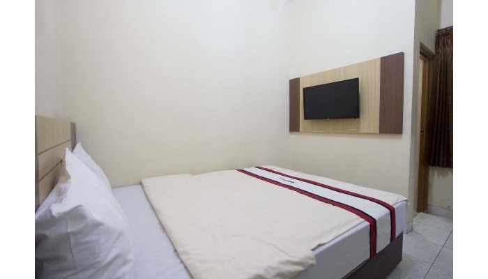 Hotel Reddoorz Near Stadion Mandala Krida poza 5