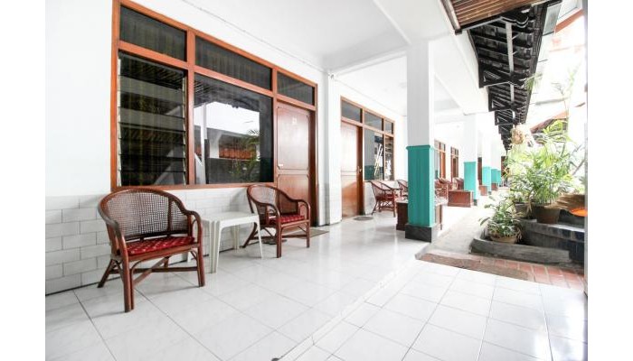 Hotel Reddoorz Plus Near Alun Alun Selatan poza 2
