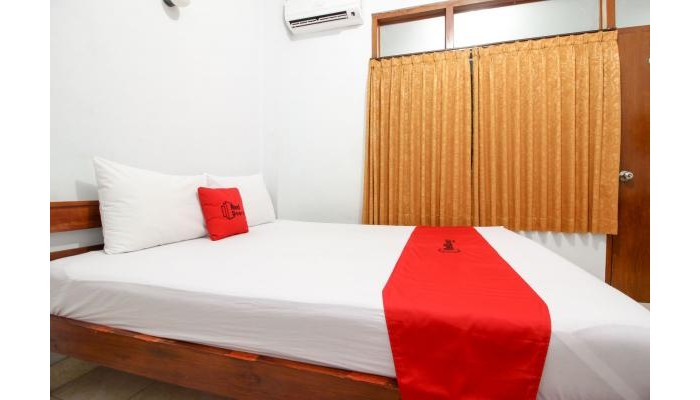 Hotel Reddoorz Plus Near Alun Alun Selatan poza 1
